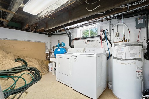 Salle de lavage - 50 Ch. Du Lac-Cassel, Low, QC - Indoor Photo Showing Laundry Room