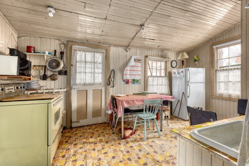 Cuisine - 379 Rue Du Pavillon, Saint-Gabriel, QC - Indoor Photo Showing Kitchen