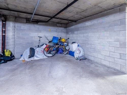 Garage - 406-4545 Av. Girouard, Montréal (Côte-Des-Neiges/Notre-Dame-De-Grâce), QC - Indoor Photo Showing Garage