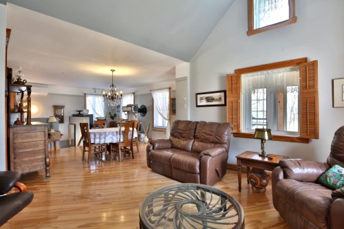 Vue d'ensemble - 1194 Route 116, Acton Vale, QC - Indoor Photo Showing Living Room