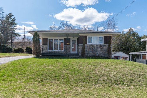 1387 Rue Béliveau  Sherbrooke (Les Nations), QC J1K 2R7