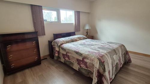 523 8Th Street, Cranbrook, BC - Indoor Photo Showing Bedroom