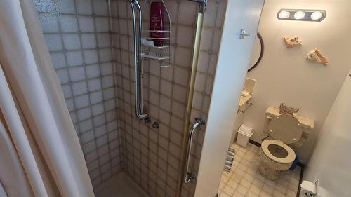 523 8Th Street, Cranbrook, BC - Indoor Photo Showing Bathroom