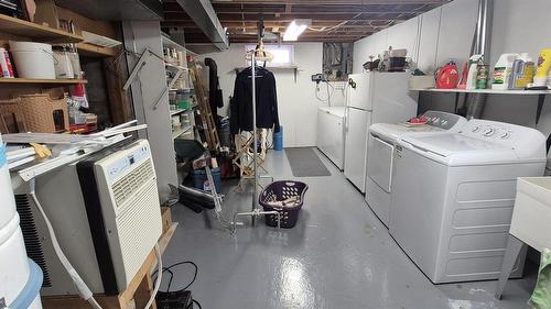 523 8Th Street, Cranbrook, BC - Indoor Photo Showing Laundry Room