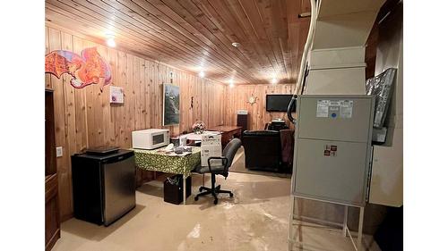 212 Maple Street, Fauquier, BC - Indoor Photo Showing Basement