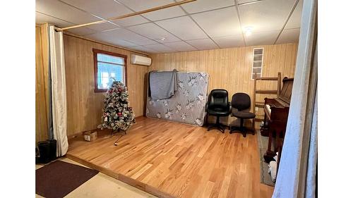 212 Maple Street, Fauquier, BC - Indoor Photo Showing Other Room