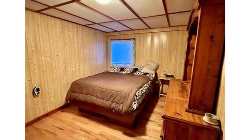 212 Maple Street, Fauquier, BC - Indoor Photo Showing Bedroom