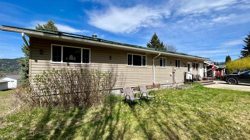 212 Maple Street, Fauquier, BC - Outdoor