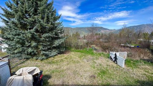 212 Maple Street, Fauquier, BC - Outdoor