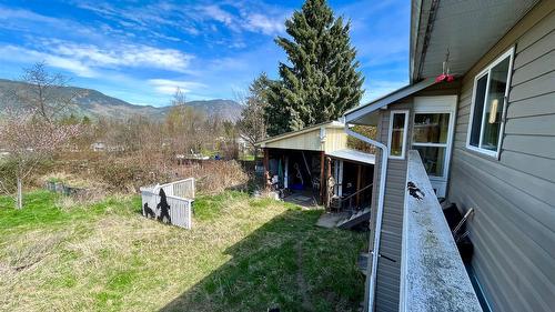 212 Maple Street, Fauquier, BC - Outdoor