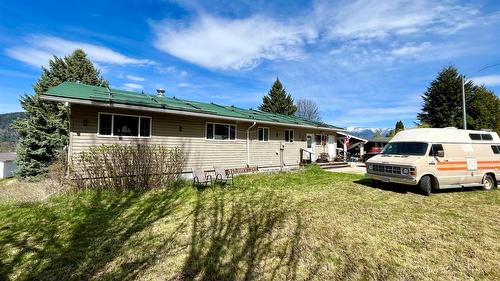 212 Maple Street, Fauquier, BC - Outdoor
