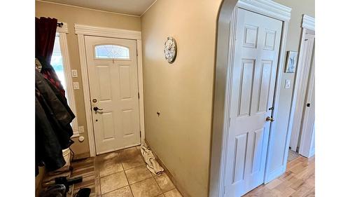 212 Maple Street, Fauquier, BC - Indoor Photo Showing Other Room