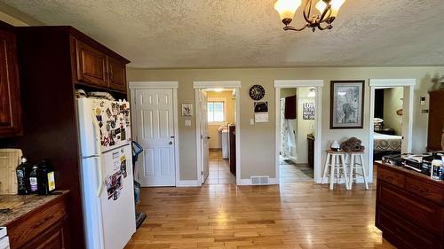 212 Maple Street, Fauquier, BC - Indoor Photo Showing Kitchen