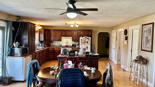 212 Maple Street, Fauquier, BC - Indoor
