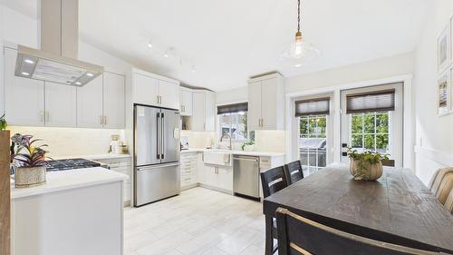 1313 19Th Street, Cranbrook, BC - Indoor Photo Showing Kitchen With Upgraded Kitchen