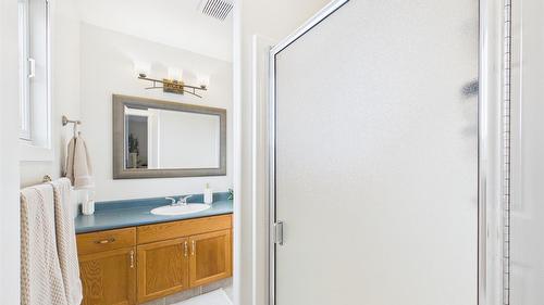 1313 19Th Street, Cranbrook, BC - Indoor Photo Showing Bathroom