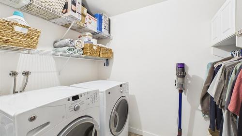 1313 19Th Street, Cranbrook, BC - Indoor Photo Showing Laundry Room