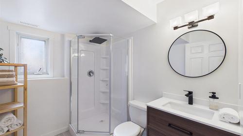 1313 19Th Street, Cranbrook, BC - Indoor Photo Showing Bathroom