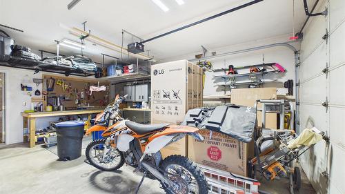 1313 19Th Street, Cranbrook, BC - Indoor Photo Showing Garage