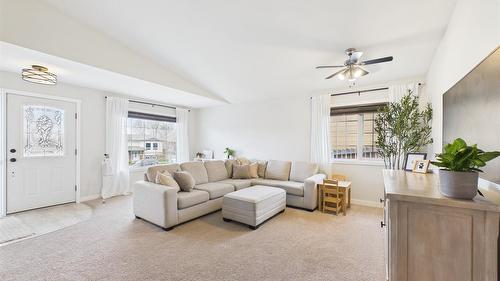 1313 19Th Street, Cranbrook, BC - Indoor Photo Showing Living Room