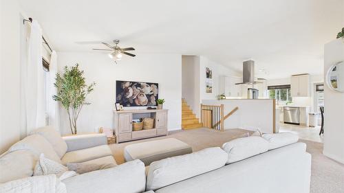 1313 19Th Street, Cranbrook, BC - Indoor Photo Showing Living Room