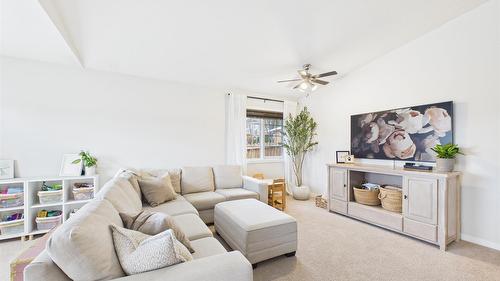 1313 19Th Street, Cranbrook, BC - Indoor Photo Showing Living Room