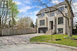 220 ROE AVENUE Toronto, ON M5M 2J4