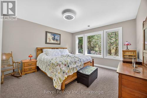 7190 93 Highway, Tiny, ON - Indoor Photo Showing Bedroom