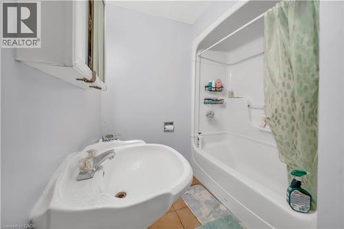 24 Columbia Street W, Waterloo, ON - Indoor Photo Showing Bathroom