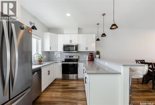 5617 Tutor Way, Regina, SK - Indoor Photo Showing Kitchen With Stainless Steel Kitchen With Upgraded Kitchen