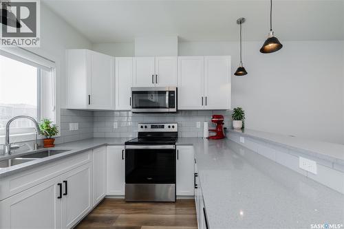 5617 Tutor Way, Regina, SK - Indoor Photo Showing Kitchen With Stainless Steel Kitchen With Double Sink With Upgraded Kitchen
