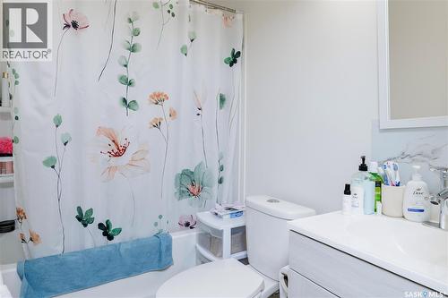 5617 Tutor Way, Regina, SK - Indoor Photo Showing Bathroom