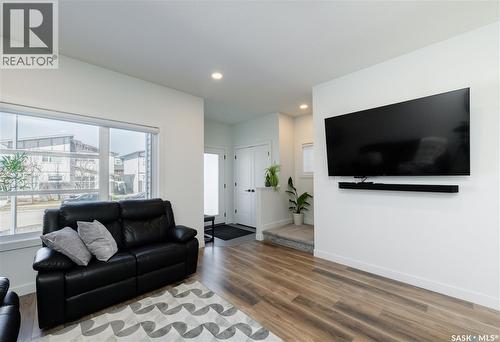 5617 Tutor Way, Regina, SK - Indoor Photo Showing Living Room