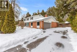 145 WOLFDALE Avenue Oakville, ON L6L 4R9