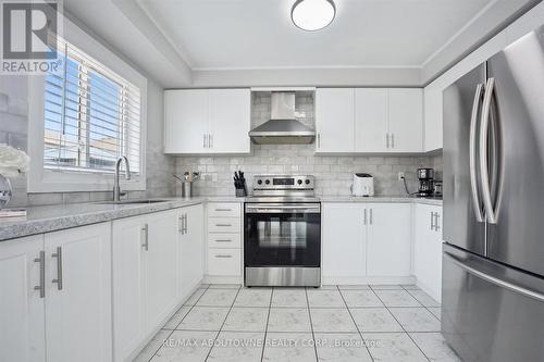 5449 Rochelle Way, Mississauga, ON - Indoor Photo Showing Kitchen With Stainless Steel Kitchen