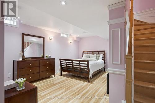 5449 Rochelle Way, Mississauga, ON - Indoor Photo Showing Bedroom