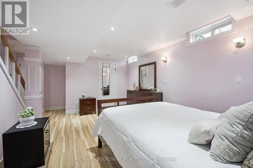 5449 Rochelle Way, Mississauga, ON - Indoor Photo Showing Bedroom
