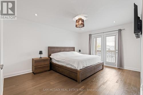 1067 Shaw Drive, Mississauga, ON - Indoor Photo Showing Bedroom