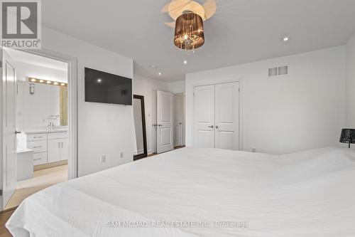 1067 Shaw Drive, Mississauga, ON - Indoor Photo Showing Bedroom