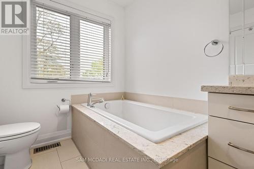 1067 Shaw Drive, Mississauga, ON - Indoor Photo Showing Bathroom
