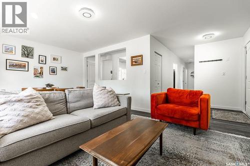 176 Tucker Crescent, Saskatoon, SK - Indoor Photo Showing Living Room