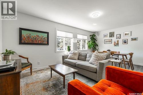 176 Tucker Crescent, Saskatoon, SK - Indoor Photo Showing Living Room