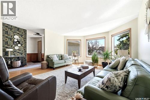 3524 Canterbury Place E, Regina, SK - Indoor Photo Showing Living Room