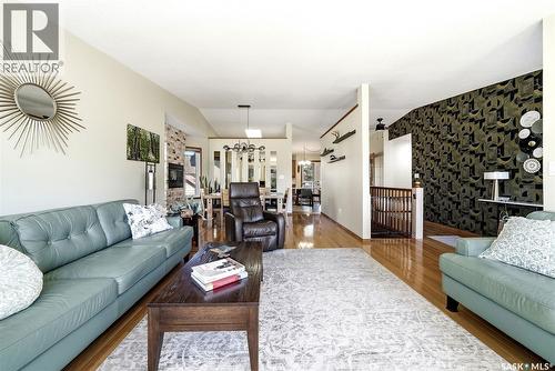 3524 Canterbury Place E, Regina, SK - Indoor Photo Showing Living Room