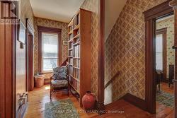 Stairs to kitchen + hallway to bathrooms - 
