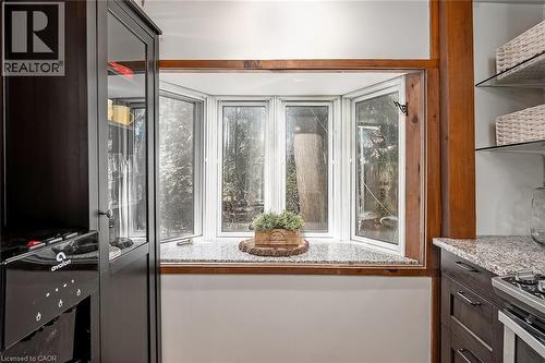 6099 Cedar Grove, Burlington, ON - Indoor Photo Showing Kitchen