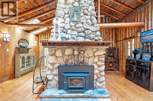 6099 Cedar Grove, Burlington, ON - Indoor Photo Showing Living Room With Fireplace