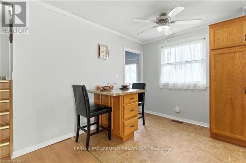 30 Rainbow Court, Welland, ON - Indoor