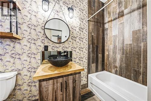 593 & 595 E King Street E, Hamilton, ON - Indoor Photo Showing Bathroom