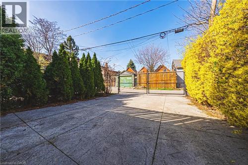 593 & 595 E King Street E, Hamilton, ON - Outdoor